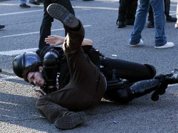 Un detenido por arrojar pruebas Un detenido por arrojar pruebas