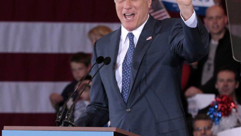 Mitt Romney habla a sus seguidores en Michigan