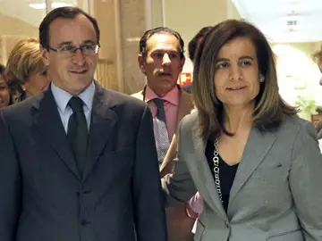 Una delegación del grupo parlamentario del PP encabezada por su portavoz, Alfonso Alonso Una delegación del grupo parlamentario del PP encabezada por su portavoz, Alfonso Alonso