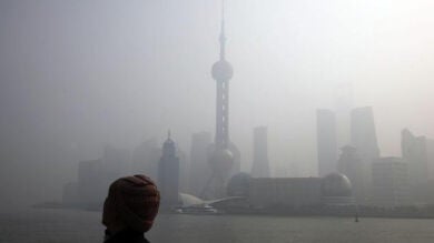  Una niña de 8 años, la enferma de cáncer más joven por la contaminación en China