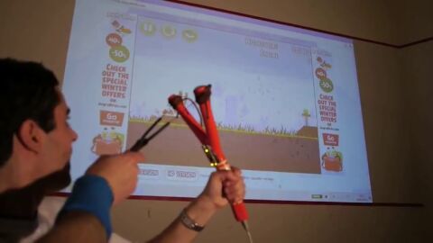 El tirachinas real para el Angry Birds virutal