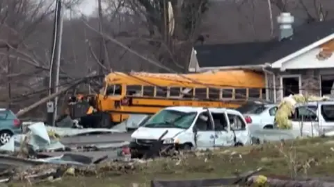 Los destrozos de la oleada de tornados en Estados Unidos Los destrozos de la oleada de tornados en Estados Unidos