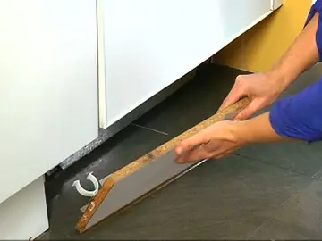 Cambia el zócalo de tu cocina Cambia el zócalo de tu cocina