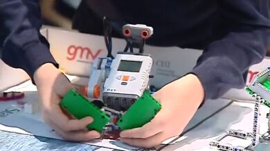 Jóvenes de entre 10 y 16 años participan en las jornadas de robótica de Valencia