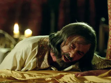 El rey es envenenado El rey es envenenado