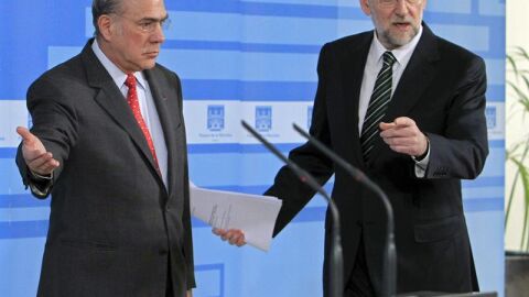 Mariano Rajoy con el presidente de la OCDE