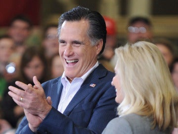 Mitt Romney junto a su esposa, Ann
