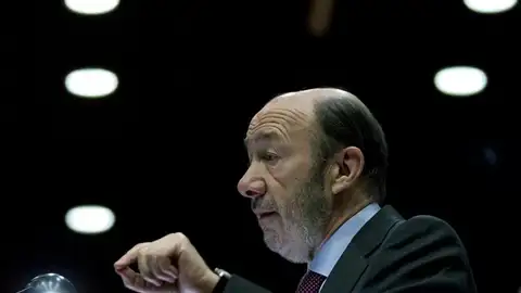 Rubalcaba pide al gobierno que negocie con sindicatos Rubalcaba pide al gobierno que negocie con sindicatos