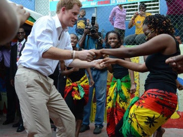 El príncipe Harry se divierte en Jamaica