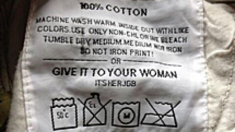 Etiqueta sexista en unos pantalones
