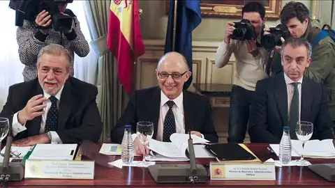 Cristobal Montoro durante la reunión con la Comisión Nacional de Administraciones Locales Cristobal Montoro durante la reunión con la Comisión Nacional de Administraciones Locales