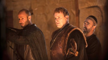 Rodrigo, Miranda y Abraham en la búsqueda del tesoro de los templarios