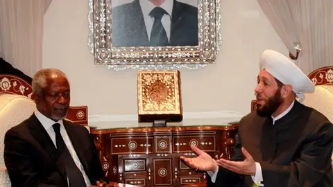 Annan con el gran mufti de Siria, Ahmad Badredin Hasun, en Damasco. Annan con el gran mufti de Siria, Ahmad Badredin Hasun, en Damasco.