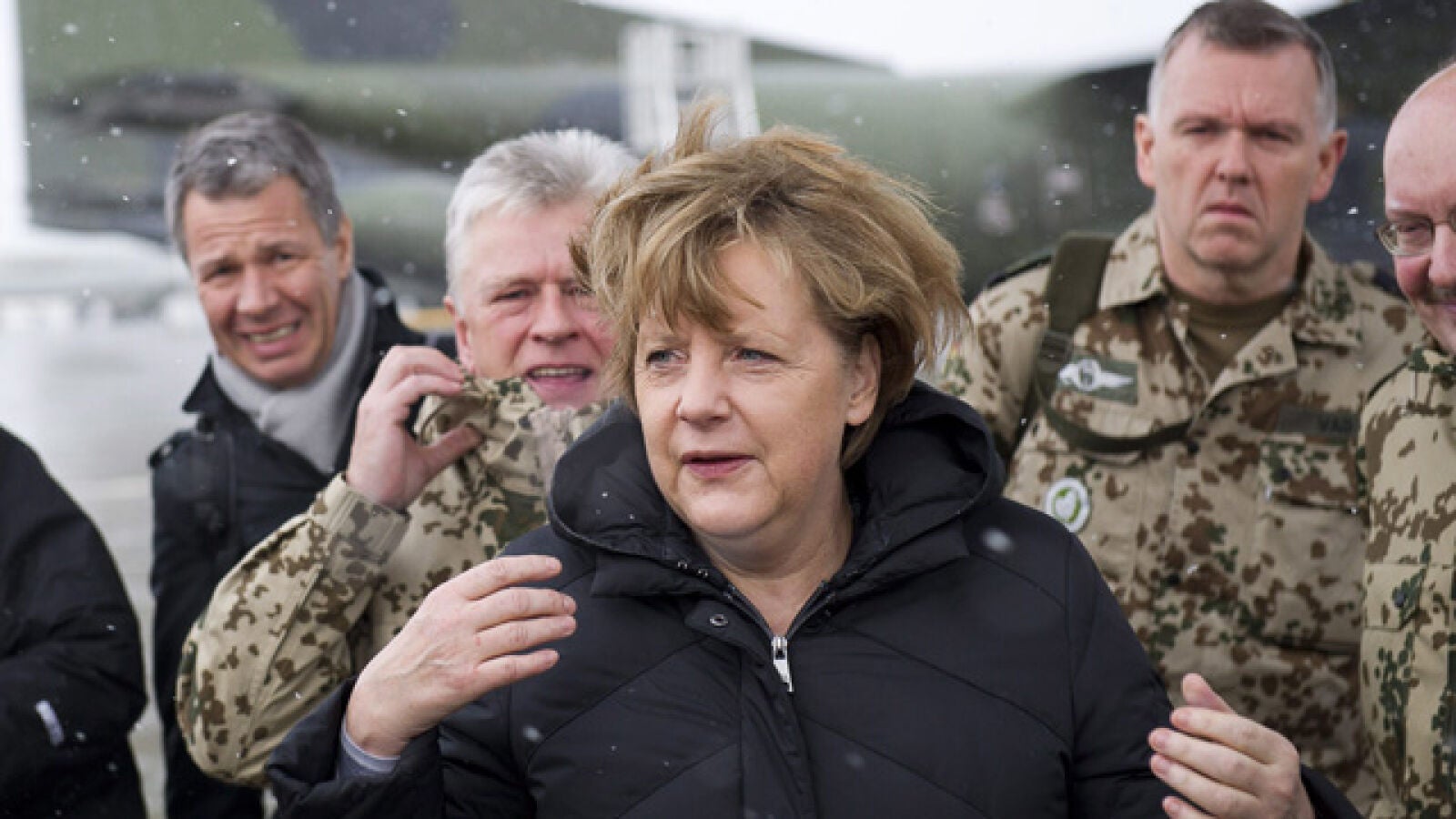 Merkel llega por sorpresa a Afganistán para visitar a las tropas alemanas