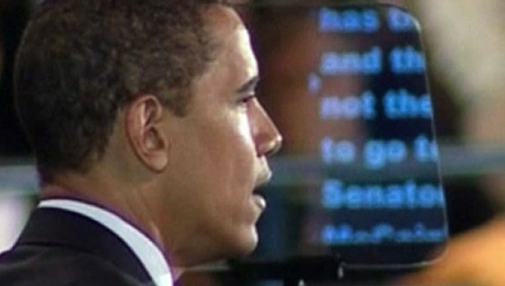 Barack Obama ayudado por un teleprompter