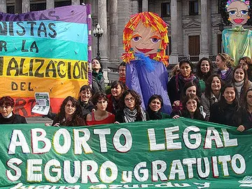 Mujeres argentinas se manifiestan por una regulación en la ley del Aborto Mujeres argentinas se manifiestan por una regulación en la ley del Aborto