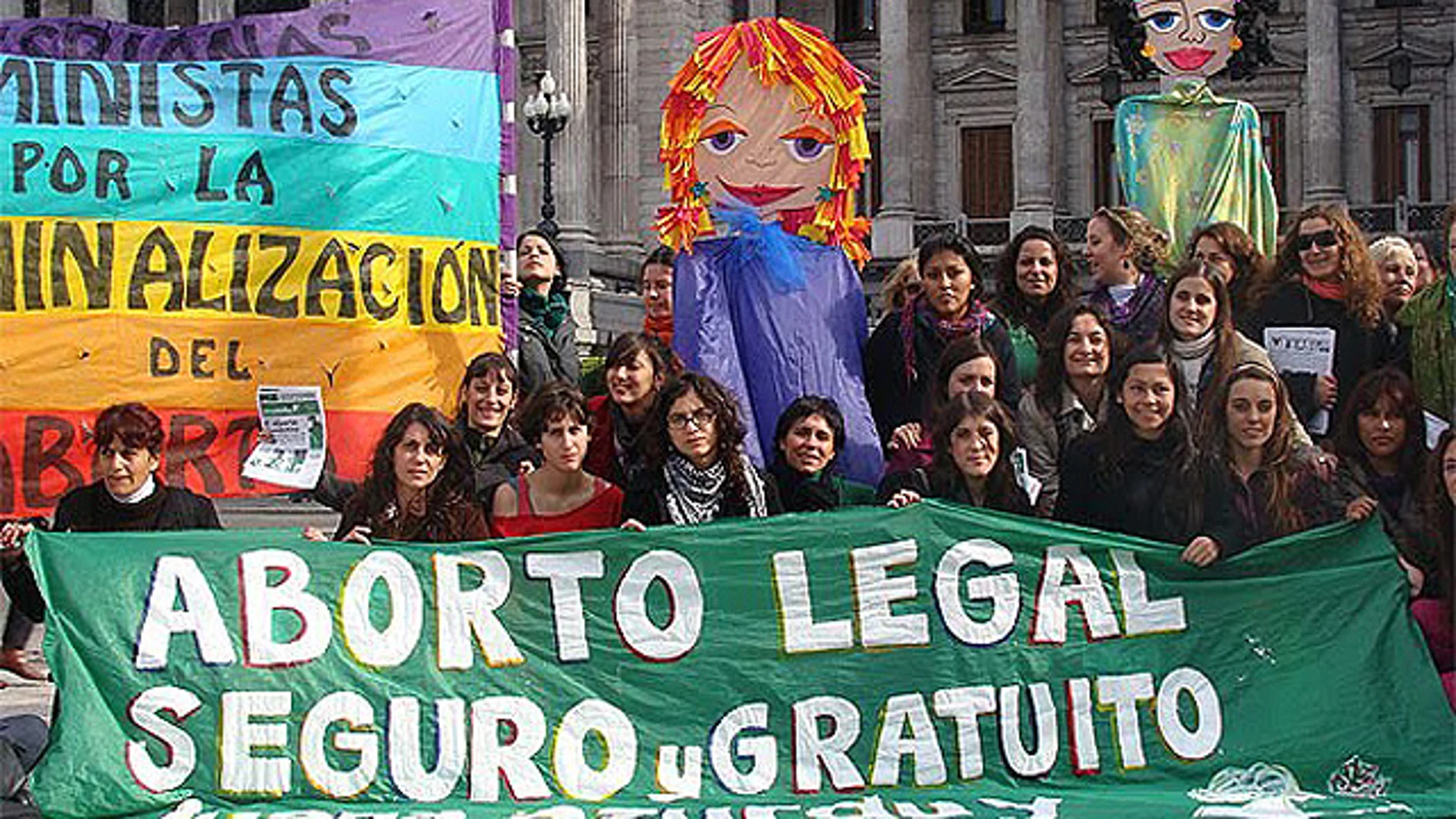 Mujeres argentinas se manifiestan por una regulación en la ley del Aborto Mujeres argentinas se manifiestan por una regulación en la ley del Aborto