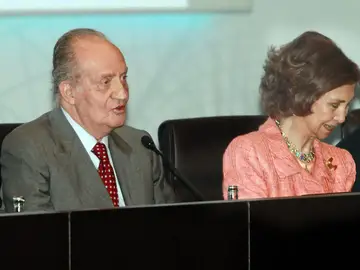 Don Juan Carlos y Doña Sofía en un acto oficial Don Juan Carlos y Doña Sofía en un acto oficial