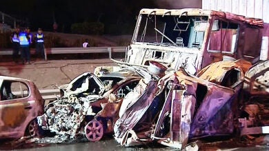 Un fallecido tras arrollar un camión a seis coches en Las Palmas
