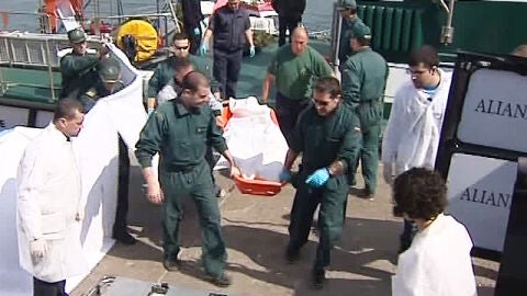 Dos marineros gallegos mueren al volcar su embarcaci&oacute;n