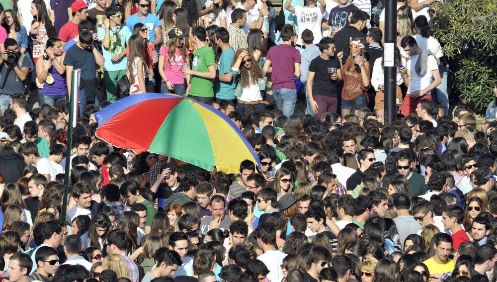 Macrobotellón en Granada