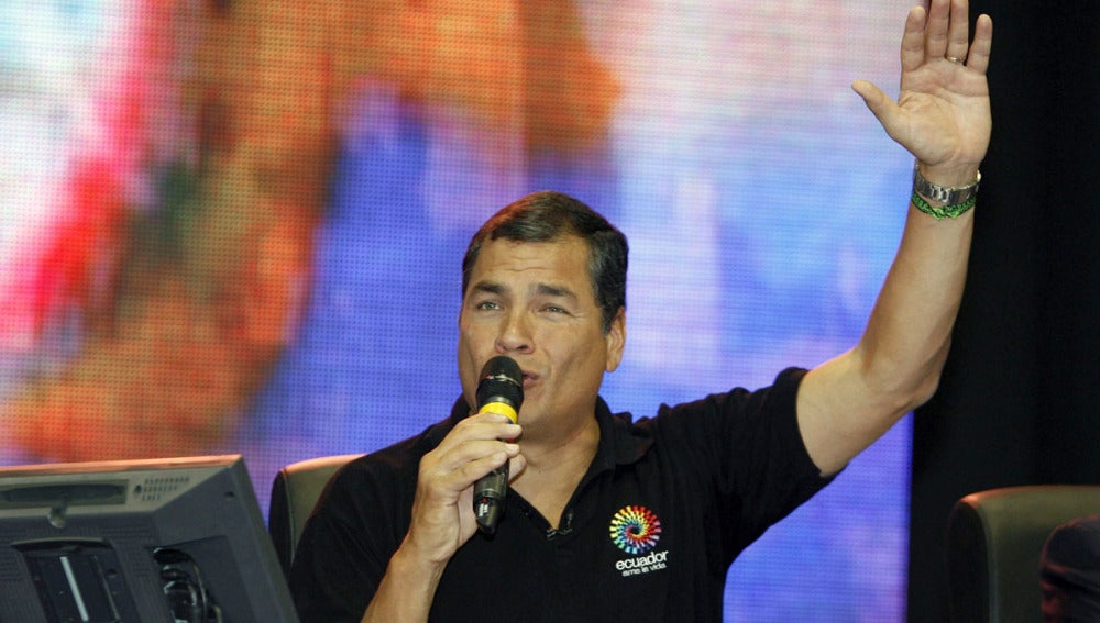 Rafael Correa durante una comparecencia