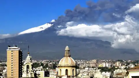 El volcán Etna en erupción El volcán Etna en erupción