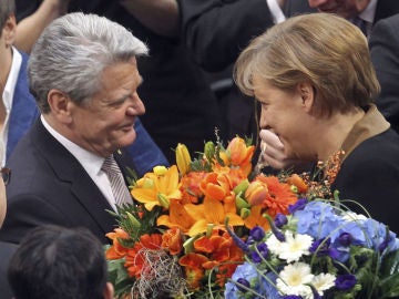 Angela Merkel felicita a Joachim Gauck