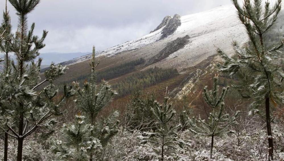 La entrada de un frente frío trae nuevas lluvias y nieve  