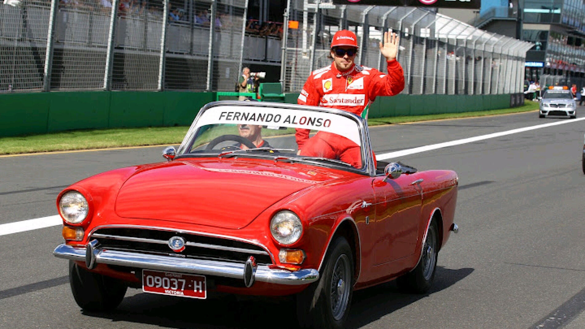 Vuelta de exhibici&oacute;n de Alonso en Albert Park