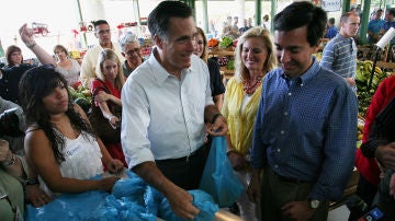 Mitt Romeny con el gobernador de Puerto Rico