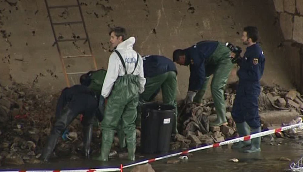 La policía busca restos humanos en el río Manzanares