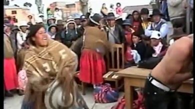Entre los campesinos bolivianos, la justicia se imparte a latigazos