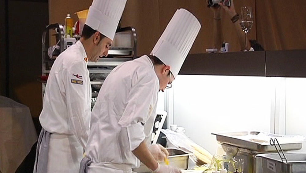 20 chefs compiten en Bruselas por entrar en el campeonato del mundo de cocina 