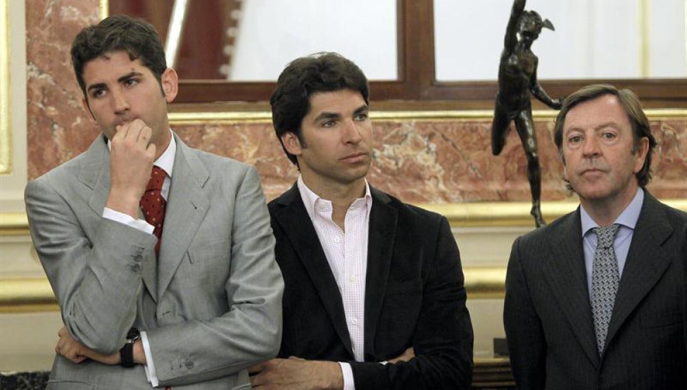 Serafín Marín, Cayetano Rivera y Curro Vázquez, en el Congreso