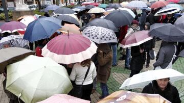 Los paraguas llenan las calles