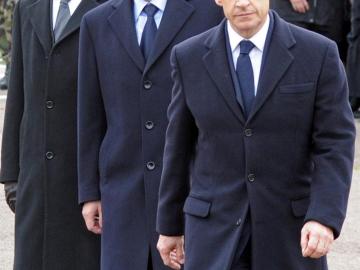 Nicolás Sarkozy junto a los ministros de Defensa e Interior