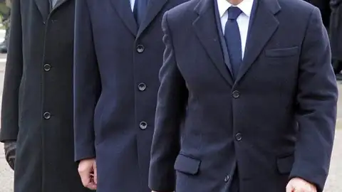 Nicolás Sarkozy junto a los ministros de Defensa e Interior Nicolás Sarkozy junto a los ministros de Defensa e Interior