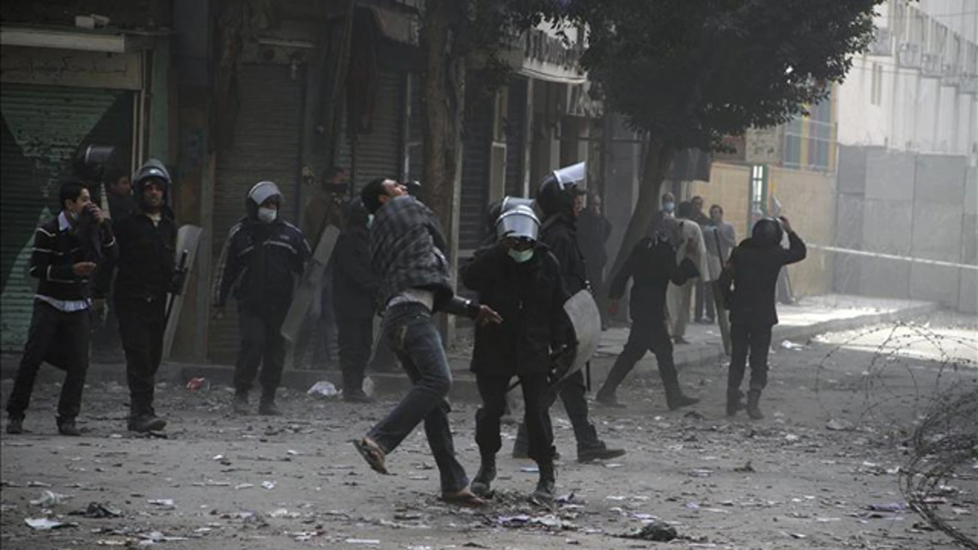 Choques entre hinchas y policía en Egipto Choques entre hinchas y policía en Egipto