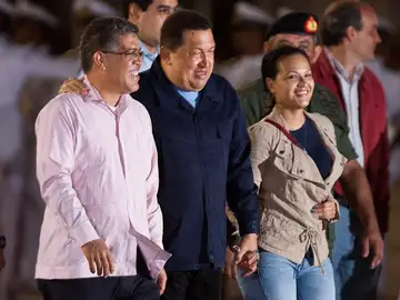 Hugo Chávez viaja a Cuba para la quimioterapia Hugo Chávez viaja a Cuba para la quimioterapia
