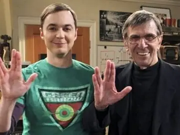 Jim Parsons y Leonard Nimoy Jim Parsons y Leonard Nimoy