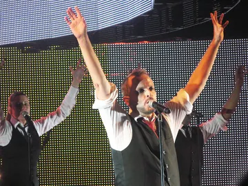 Miguel Bosé durante un concierto. Miguel Bosé durante un concierto.