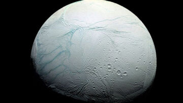 Hallan condiciones favorables de vida en Encédalo, una luna de Saturno