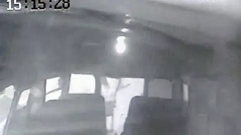 Un tornado dese el interior de un autobús Un tornado dese el interior de un autobús