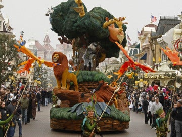 Cabalgata en Disneyland París por el 20 aniversario