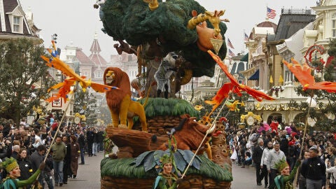 Cabalgata en Disneyland Par&iacute;s por el 20 aniversario