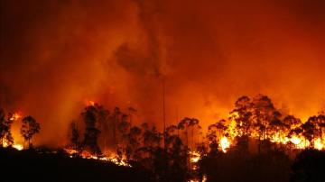 El incendio de Fragas do Eume sigue activo pero controlado