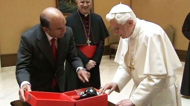 Ana Botella y Emilio Botín visitan al Papa en Roma