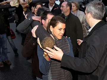 María Dolores de Cospedal, de costalera María Dolores de Cospedal, de costalera
