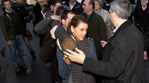 María Dolores de Cospedal, de costalera María Dolores de Cospedal, de costalera